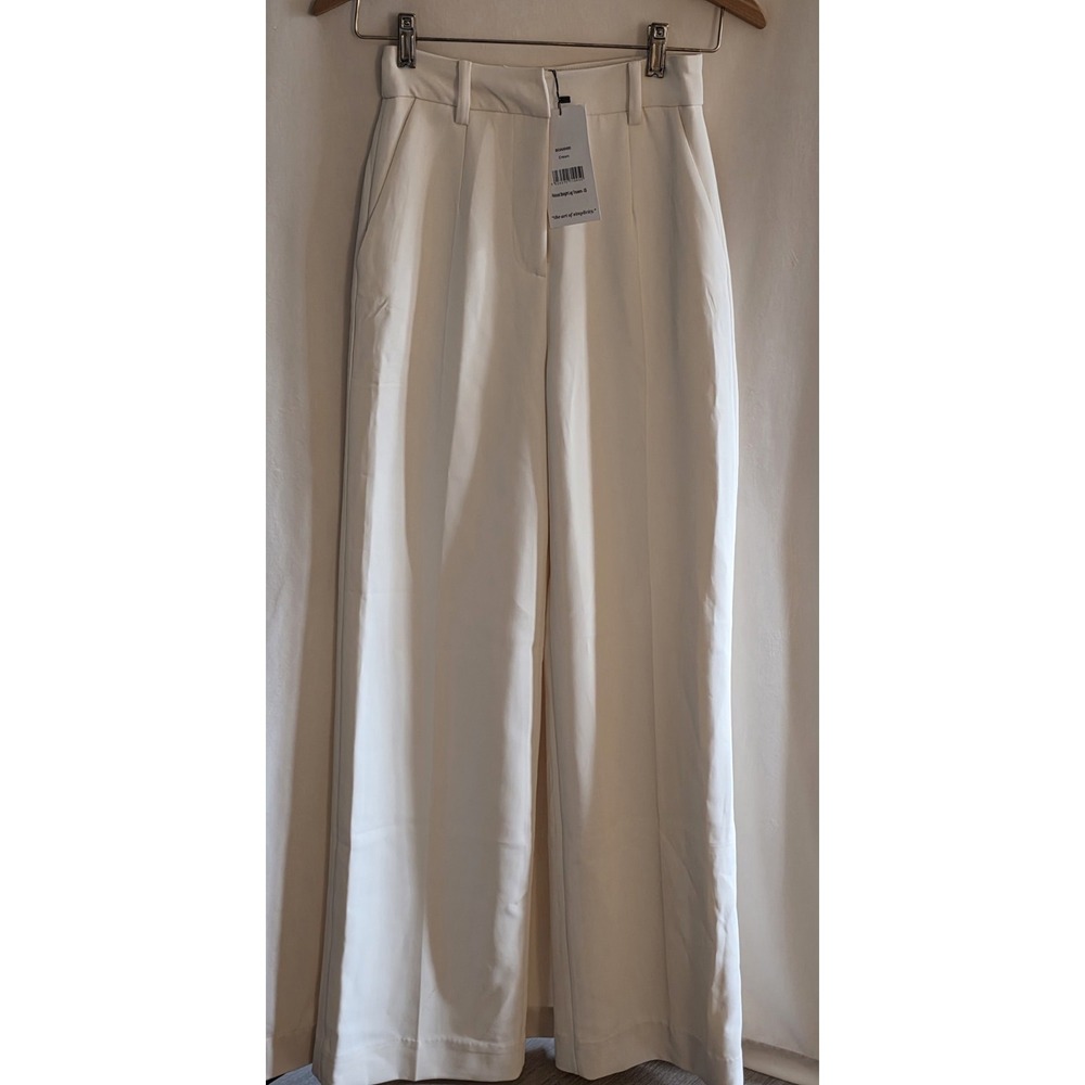 NWT-Effortless Boa. Relaxed Straight legged wide bottom trouser Size XS
